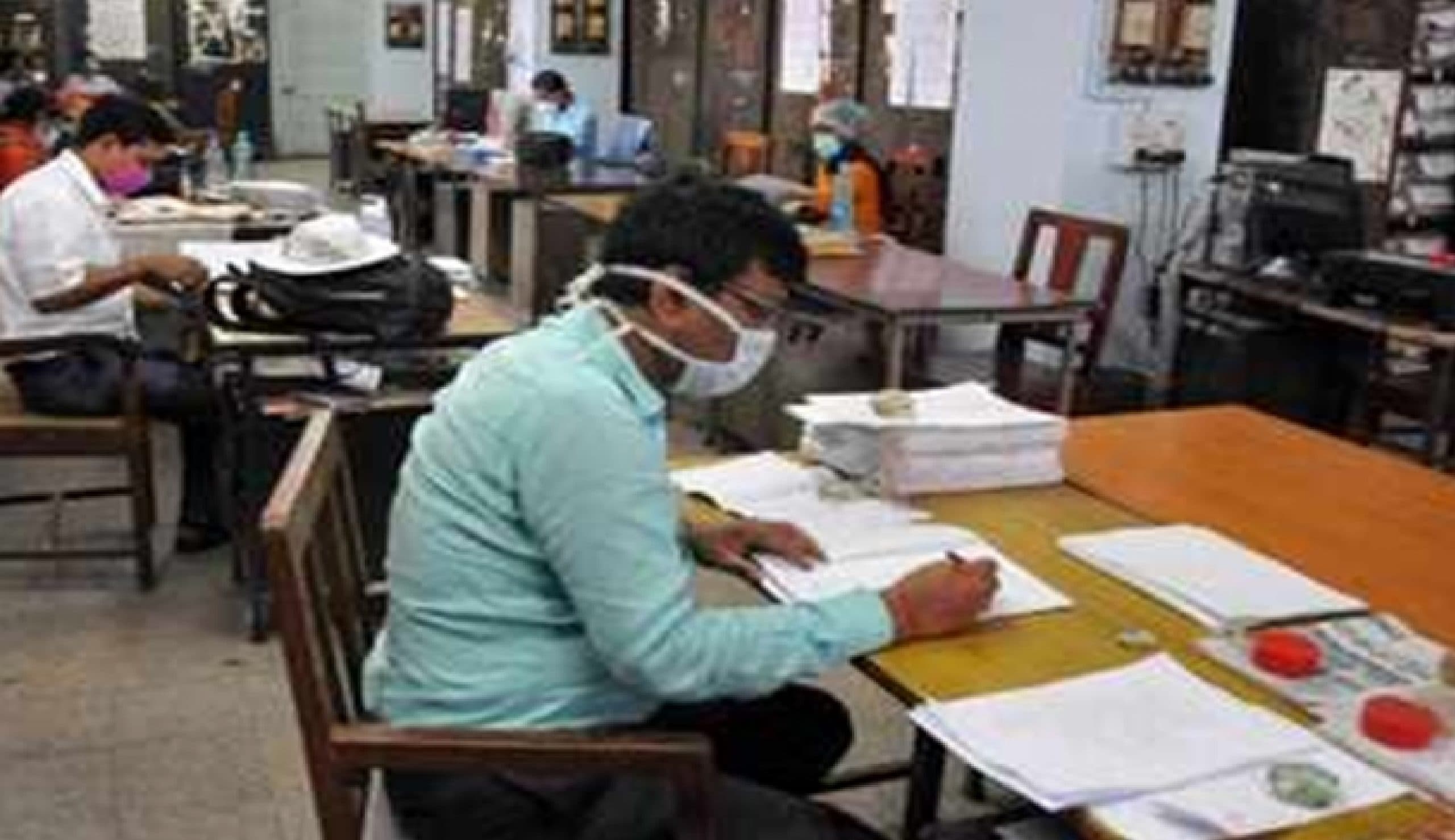 7th Pay Commission News : सरकारी कर्मचारियों को साल में लेना होगा 20 अर्जित अवकाश, जानें सच