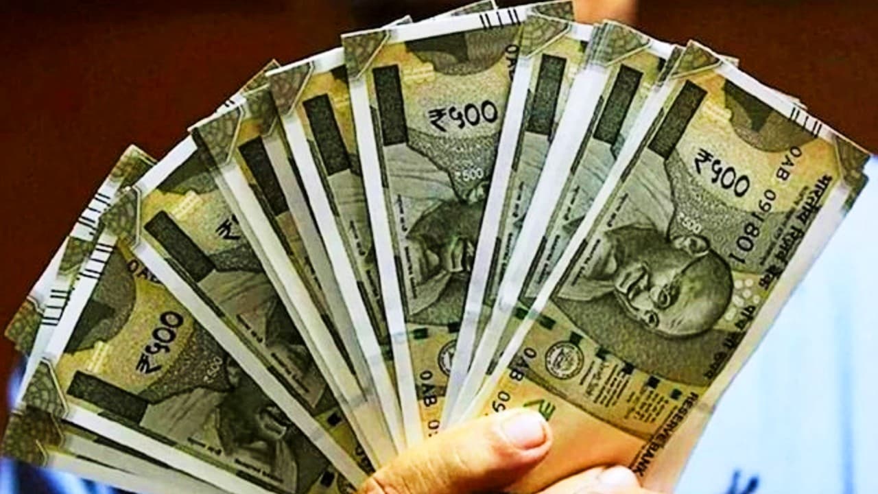 7th Pay Commission: केंद्रीय कर्मियों के लिए गुड न्यूज, DA में 4 फीसदी बढ़ोतरी संभव, जानिए लेटेस्ट अपडेट