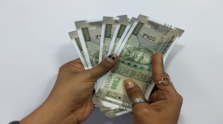 कोरोना का असर सरकारी कर्मियों के डीए पर भी, जुलाई में कर्मियों को डीए मिलने की उम्मीद नहीं