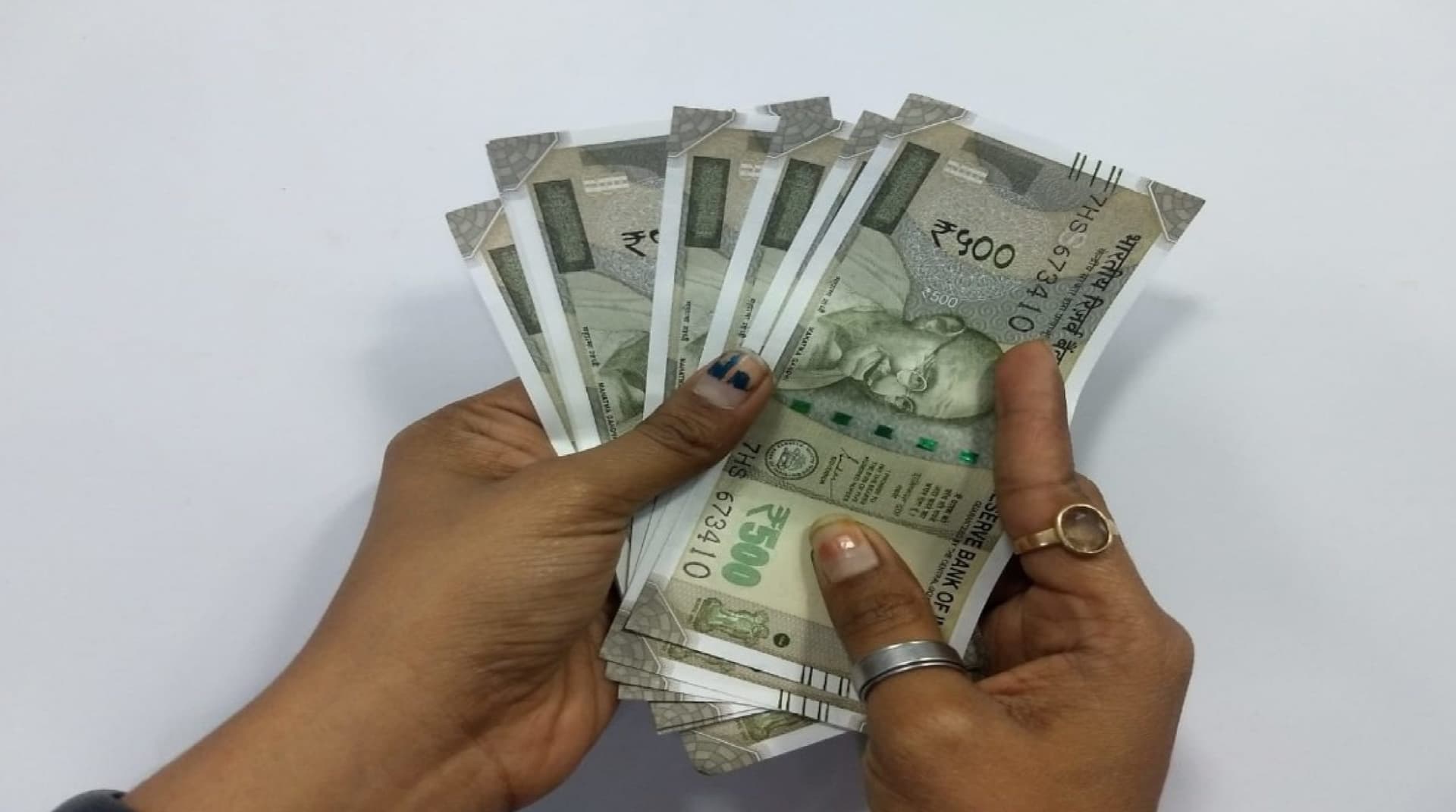 7th Pay Commission : सरकारी कर्मचारियों के लिए बड़ी खुशखबरी, जुलाई में बढ़ सकती है बंपर सैलरी, DA बढ़कर हो जाएगा 28%