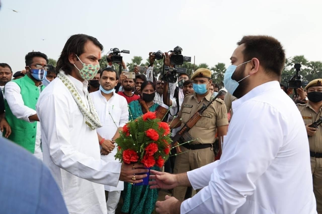 Bihar Election 2020 : तेजस्वी ने किया नीतीश पर पलटवार, कहा- हम रोजगार की बात करते हैं, तो उन्हें हंसी आती है