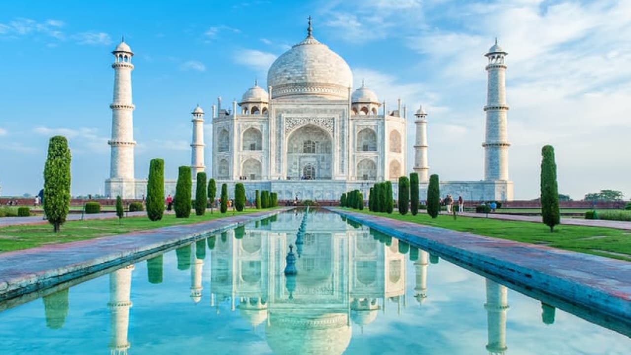 आगरा: पर्यटकों के लिए अच्छी खबर, अब सूर्य की लालिमा रोशनी में ताज का कराया जाएगा दीदार, जानें डिटेल्स