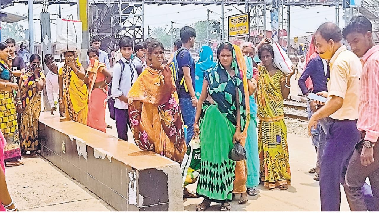 राज्यरानी एक्सप्रेस की चपेट में आने से मां-बेटी की मौत, ट्यूशन से घर लौटते समय छोटी बेटी ने शव को पहचाना