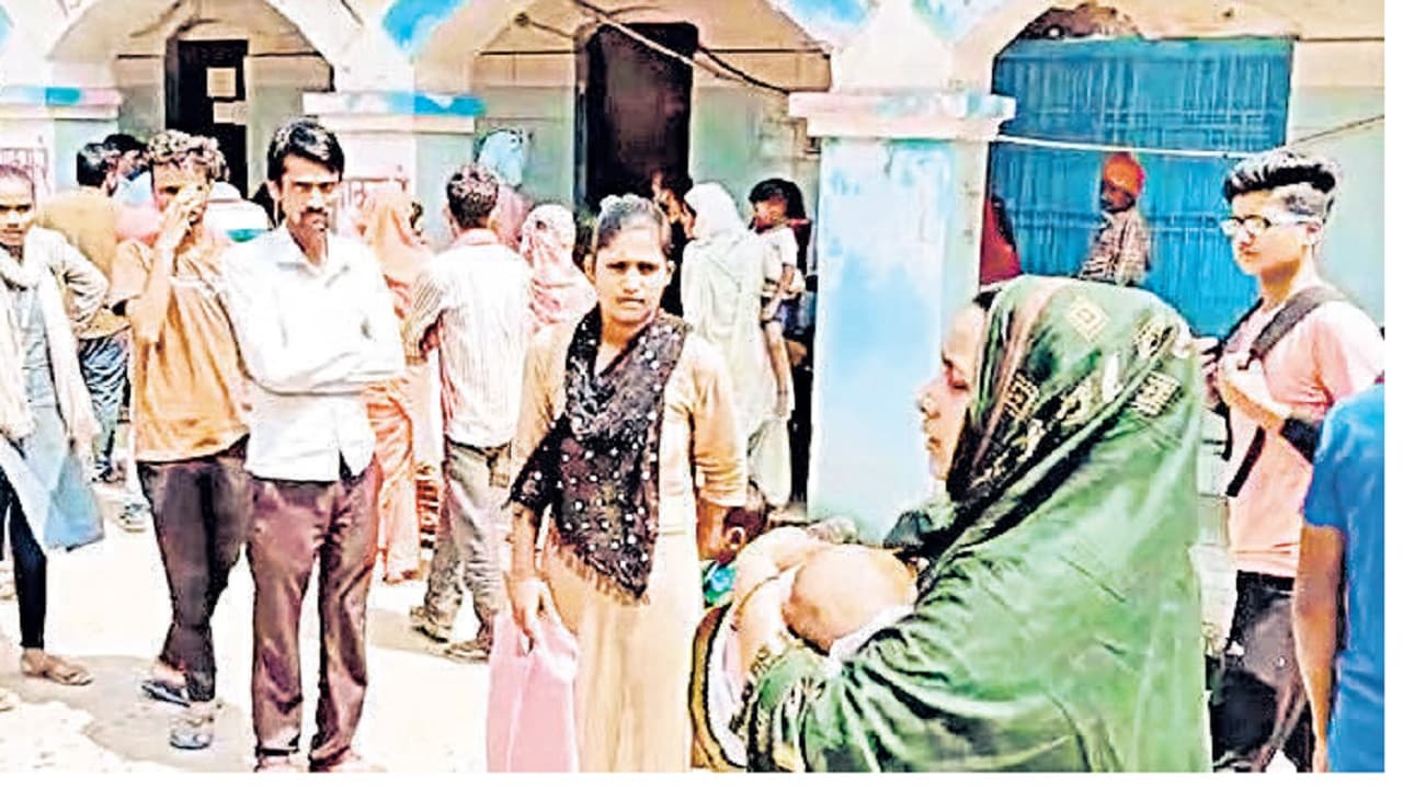 PMCH में पुलिस से भिड़ीं जीएनएम की छात्राएं, पुरुष पुलिसकर्मियों ने किया लाठीचार्ज, 40 GNM हिरासत में