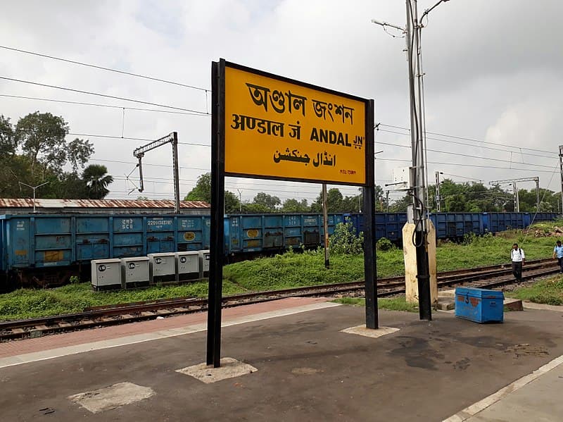 Bengal News: अण्डाल में पानी की मांग पर महिलाओं ने किया सड़क जाम, समस्या दूर नहीं होने पर दी आंदोलन की चेतावनी