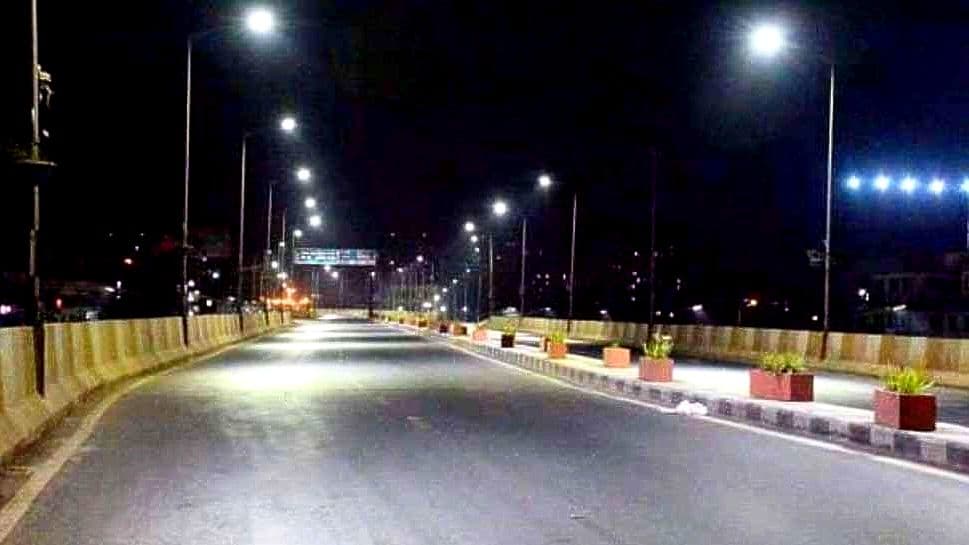 UP में सख्ती से लागू होगा नाइट कर्फ्यू, रात नौ बजे से पुलिस बजाएगी हूटर