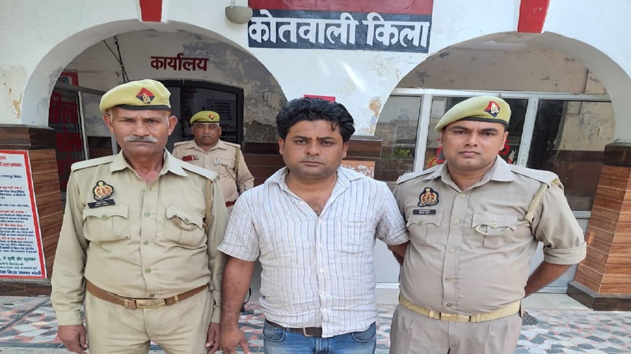 बरेली में एक युवक पर मिठाई व्यापारी से रंगदारी मांगने का आरोप, सीसीटीवी में कैद हुई घटना, FIR दर्ज