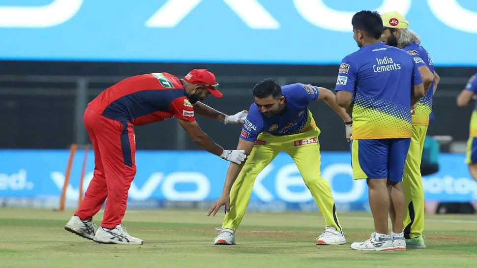 CSK vs PBKS: दीपक चाहर ने मैच से पहले शमी के छुए पैर, फिर मैदान पर उनकी गेंदों ने पंजाब पर ढहाया कहर, देखें सोशल मीडिया पर वायरल हो रही मजेदार तस्वीर