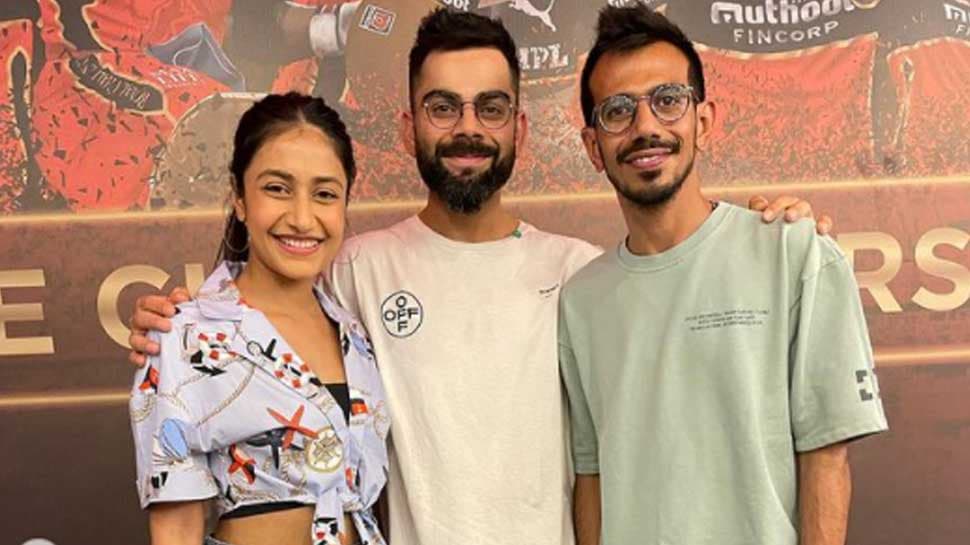 फैन ने चहल के वाइफ से पूछा Dhoni और कप्तान कोहली के बारे में सवाल, धनश्री ने दिया दिल जीत लेने वाला जवाब