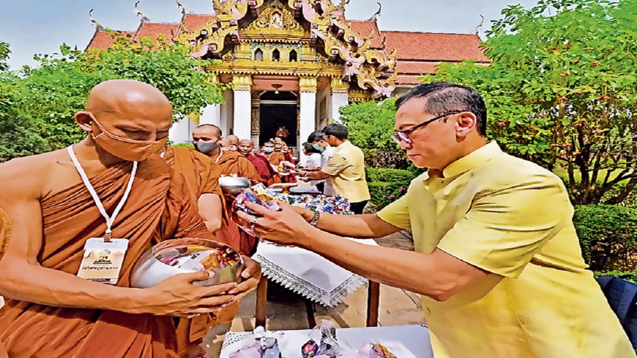 गया में बुद्ध जयंती समारोह का राज्यपाल करेंगे उद्घाटन, श्रद्धालुओं ने महाबोधि मंदिर तक निकाली शोभायात्रा