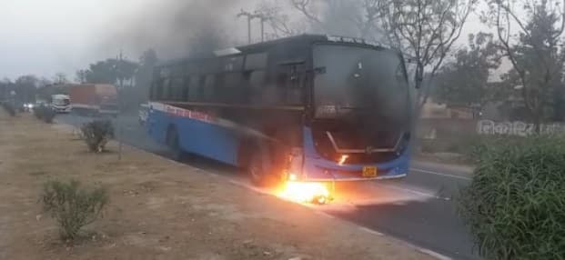 हाजीपुर के पास चलती बस में लगी आग, बस से कूद कर लोगों ने बचायी जान, सहरसा से पटना आ रही थी बस