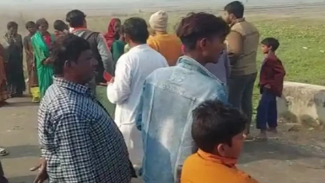गोपालगंज में बड़ा हादसा, 20 मजदूरों से भरा ऑटो नदी में पलटा, पांच मजदूरों की हालत गंभीर