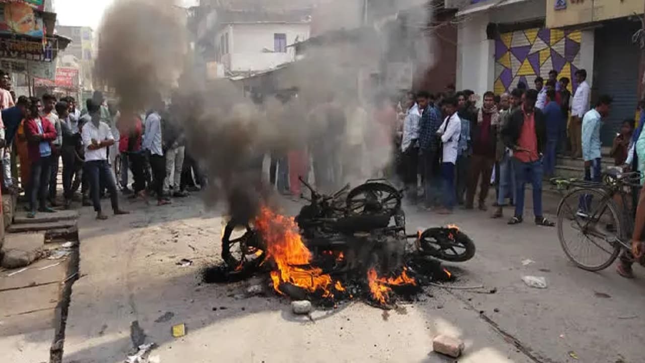 समस्तीपुर की ज्वेलरी दुकान में घुसकर लूटपाट, अपराधियों ने की अंधाधुंध फायरिंग, एक युवक की मौत