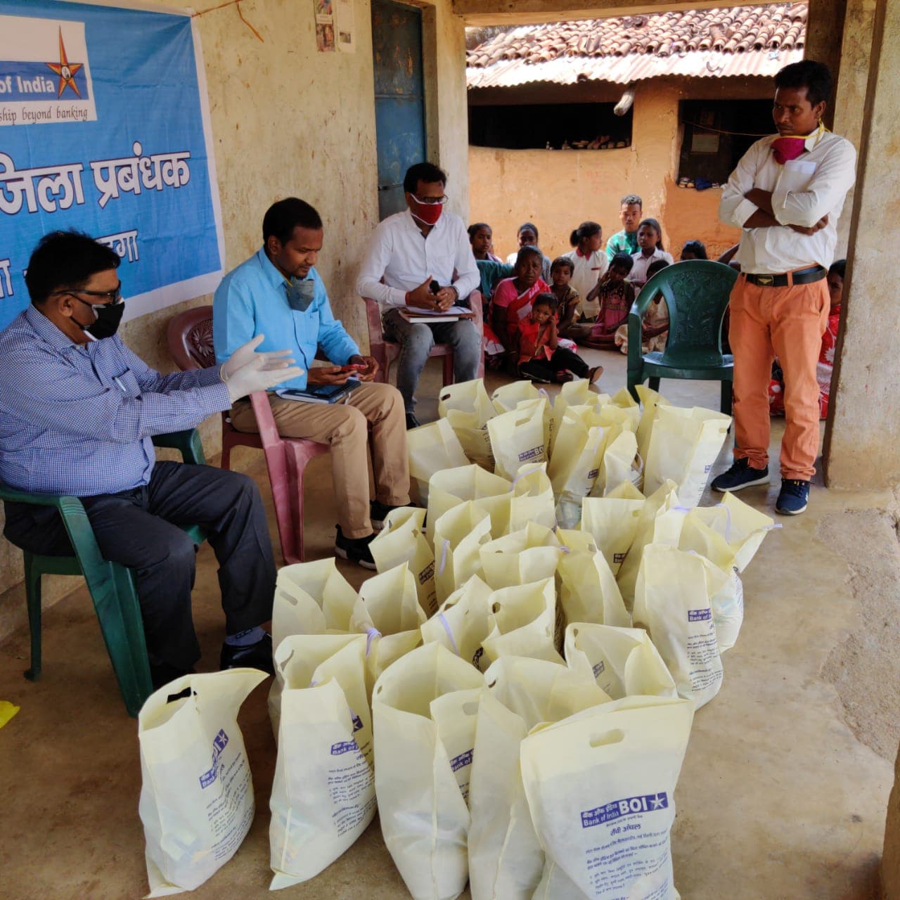 लोहरदगा में 1334 लोग होम क्‍वारेंटाइन में, बैंक ऑफ इंडिया कर रहा गरीबों की मदद