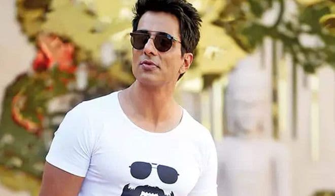 हैदराबाद में सब्जी बेजने वाली इस लड़की की मदद के लिए आगे आये सोनू सूद, कहा- Job Letter भेज दिया