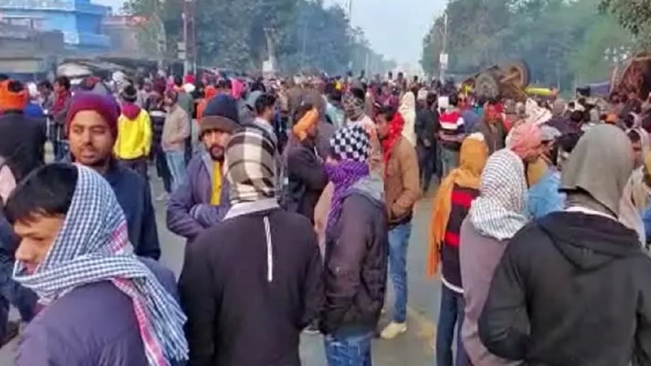 रोहतास में भीषण सड़क हादसा, ट्रैक्टर ने स्कूटी सवार तीन युवकों को कुचला, दो की मौत, एक की हालत गंभीर