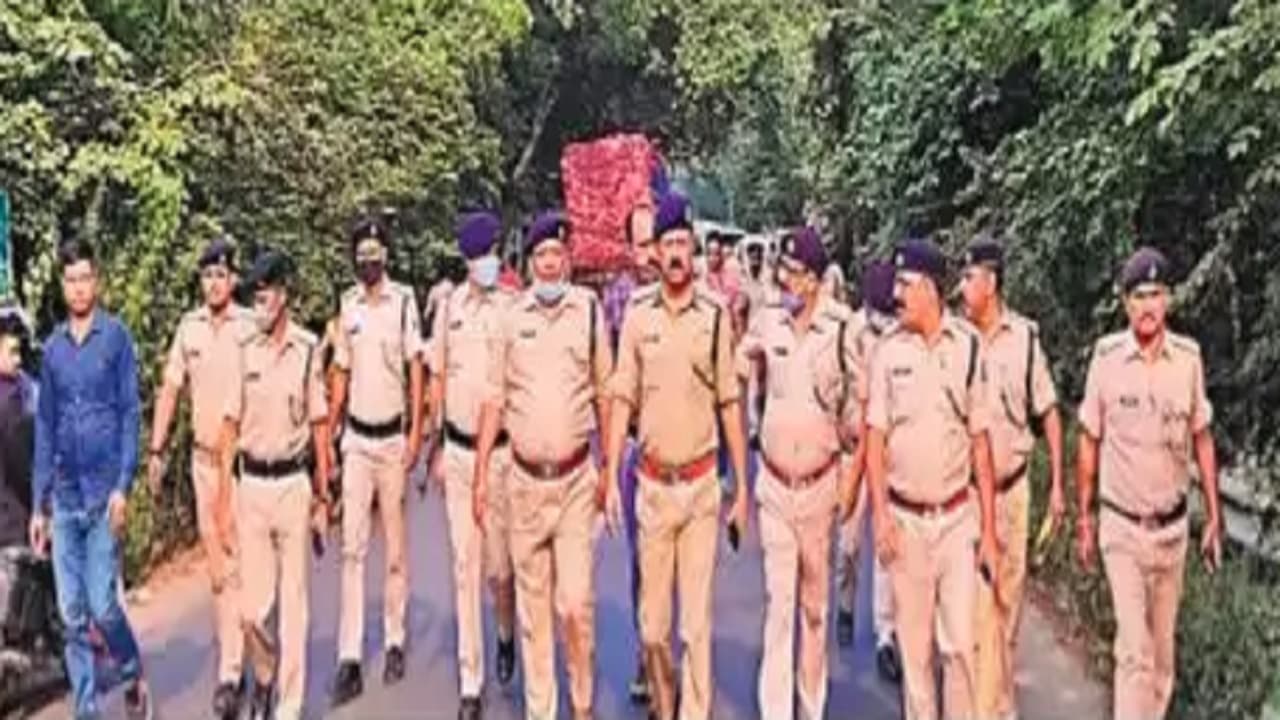 Bihar News: शराब पीने से मरे लोगों के परिजनों से डीआइजी ने पूछा, दो माह में कितनी बार हुई थी छापेमारी