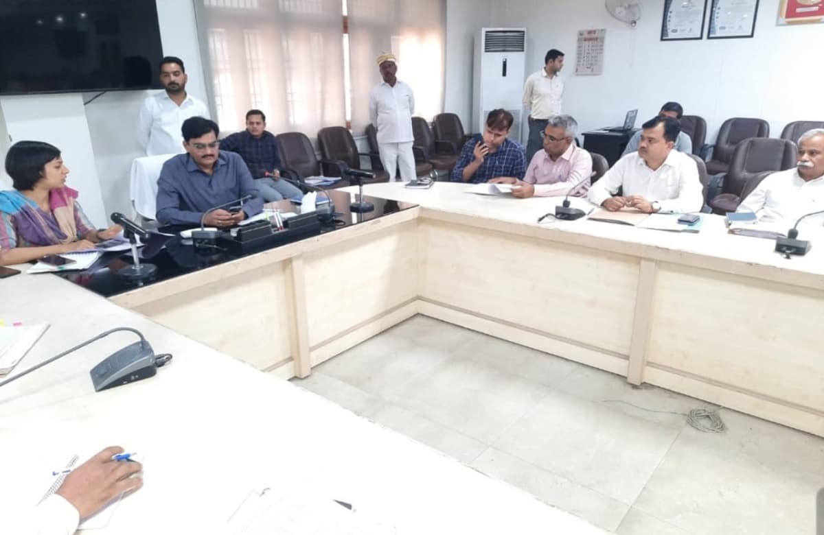 अलीगढ़: कुपोषित बच्चों की पहचान करेंगी आंगनबाड़ी कार्यकत्री, जिलास्तरीय पोषण समिति की बैठक में लिया गया फैसला