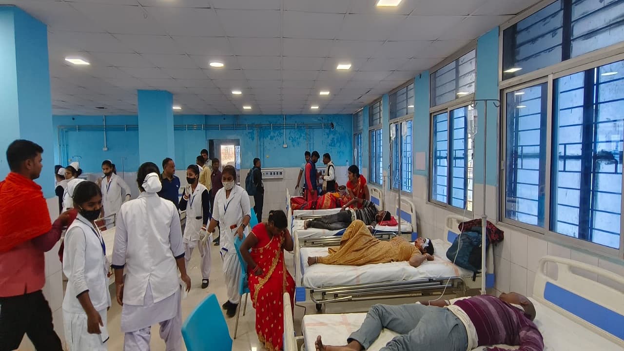 लखीसराय: मुंडन संस्कार में बेगूसराय से देवघर जा रही गाड़ी पलटी, एक दर्जन से अधिक लोग घायल