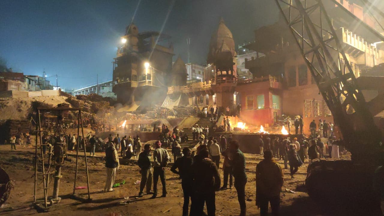 वाराणसी के इन घाटों पर वसूले जा रहे हैं मनमाने पैसे, एक अंतिम संस्कार करने की कीमत 30000 तक