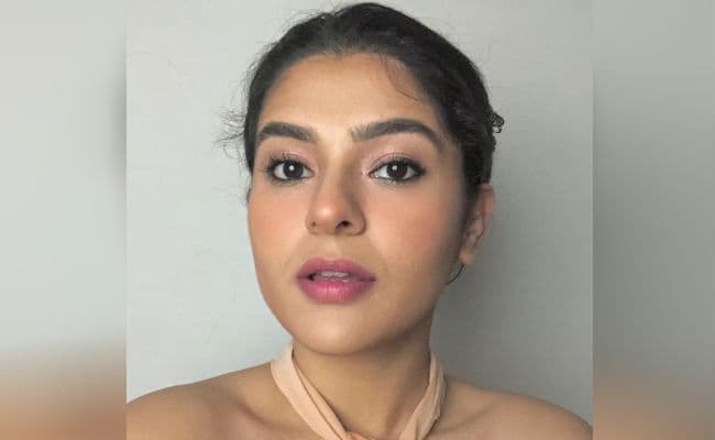 आखिर क्यों हुई मॉडल पूनम पांडे गिरफ्तार? जानें Lockdown में क्या हुई गलती