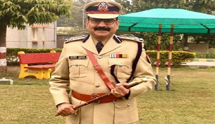 UP : डीआईजी संजीव शुक्ला को तबादला नीति पर सवाल उठाना पड़ा महंगा, कर दिए गए सस्पेंड