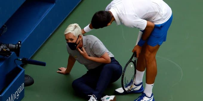 US open 2020: दुनिया के नंबर 1 टेनिस खिलाड़ी जोकोविच ने कोर्ट में कर दिया ‘कांड’,  रेफरी ने किया टूर्नामेंट से बाहर