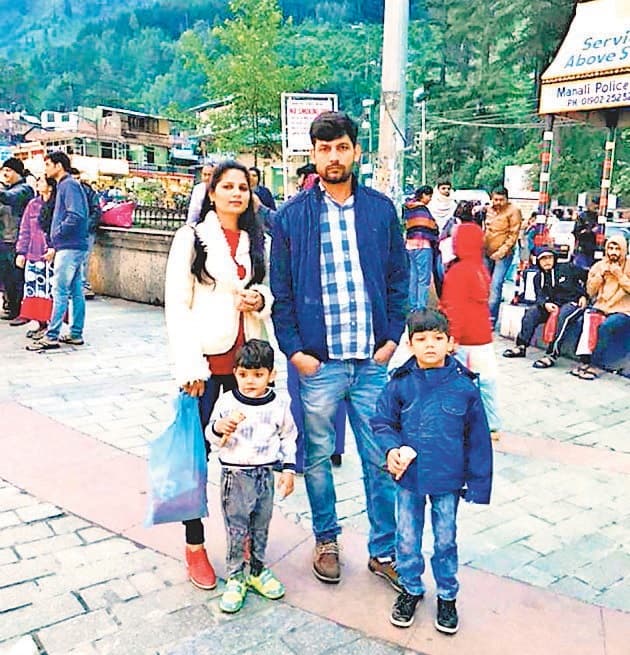 जिसे अज्ञात मान बिहार पुलिस ने दफनाया, वह निकला यूपी के बुलंदशहर का बस मालिक, कब्र से निकाली लाश