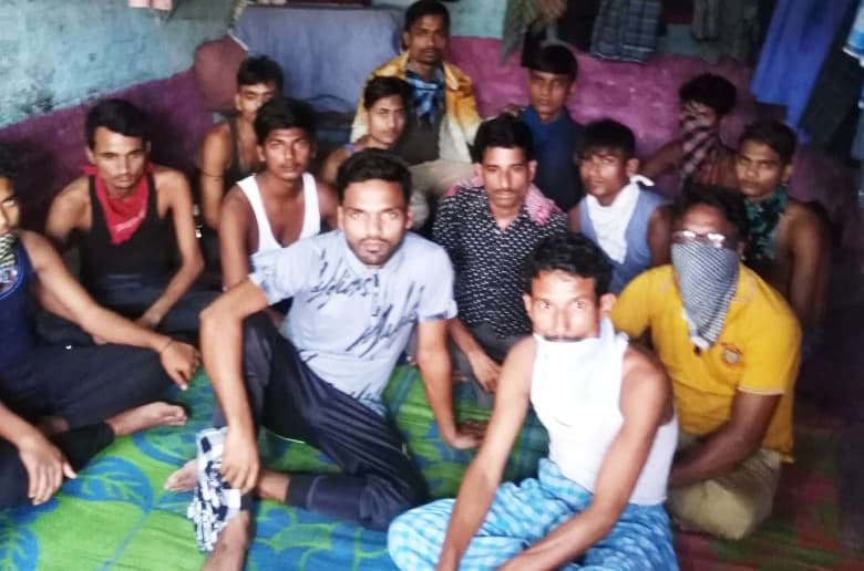 सख्ती पर उतरा प्रशासन, जहां-तहां रोके गये मजदूर