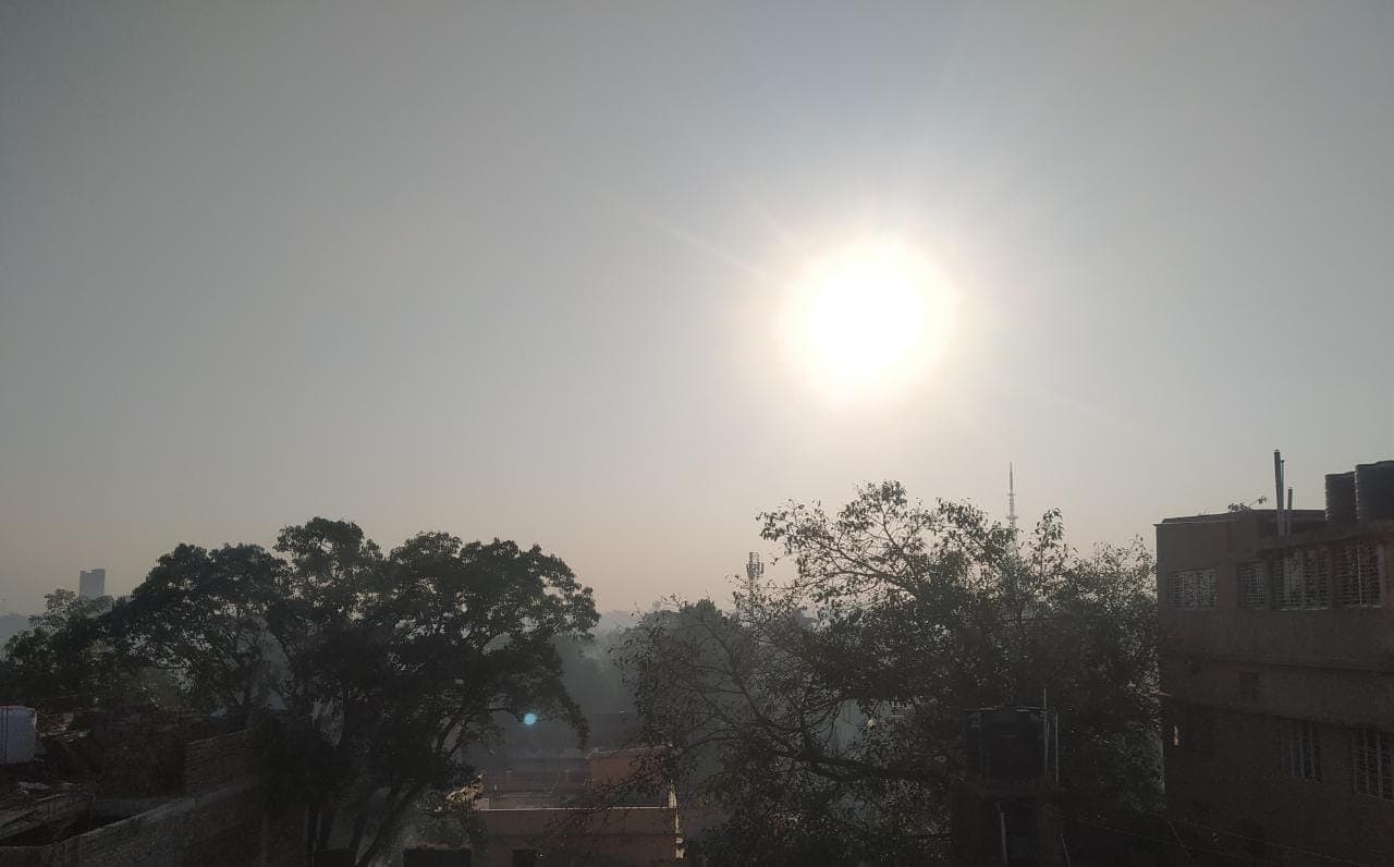 Weather Updates: गर्मी से तप रही दिल्ली, जानिए कब बदलेगा मौसम का मिजाज, कब होगी झमाझम बारिश