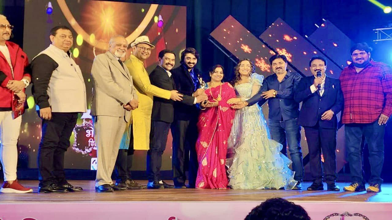 भोजपुरी फिल्म अवॉर्ड में सांसद निरहुआ और आम्रपाली दुबे का दिखा जलवा, जानें किसे मिला बेस्ट एक्टर का अवॉर्ड