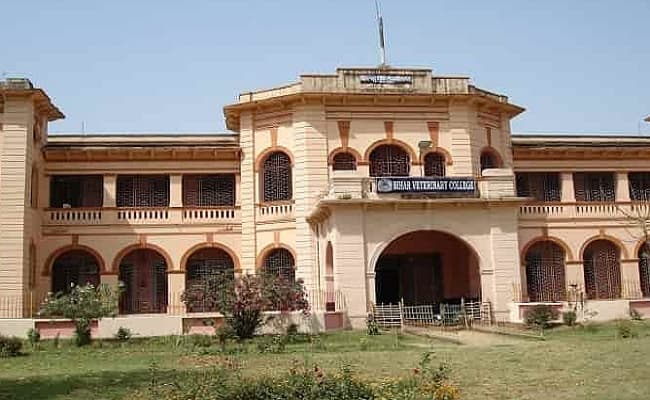 चूहे और खरगोश पर एलोपैथी की तरह आयुर्वेदिक दवाओं का भी हो सकेगा रिसर्च, एचओयू पर हस्ताक्षर