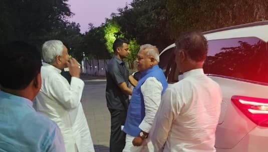 नीतीश कुमार से मिलने पहुंचे जीतनराम मांझी, बोले संतोष मांझी- बैठक रही सकारात्मक