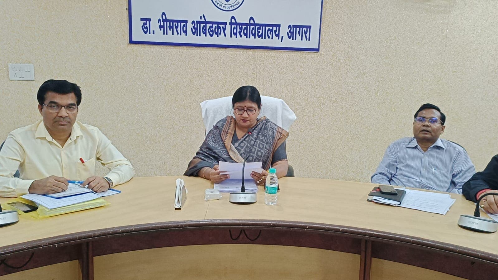 डॉ भीमराव अंबेडकर विवि के दीक्षांत समारोह में लग सकता है आचार संहिता का ग्रहण, मंत्री के आगमन में असमंजस