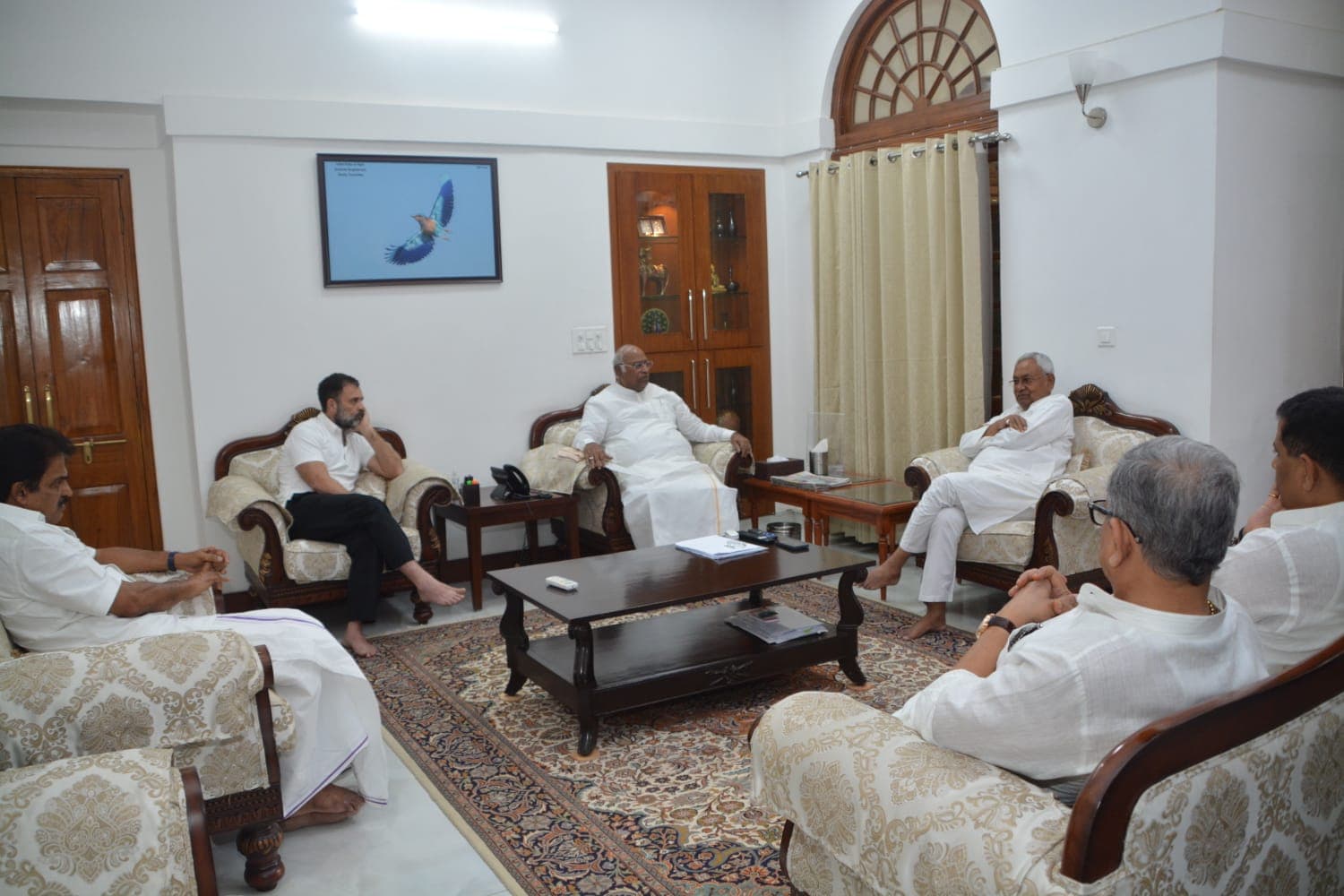 मल्लिकार्जुन खरगे और नीतीश कुमार के बीच रणनीति तैयार, जानें कब और कहां होगी विपक्षी दलों की बैठक