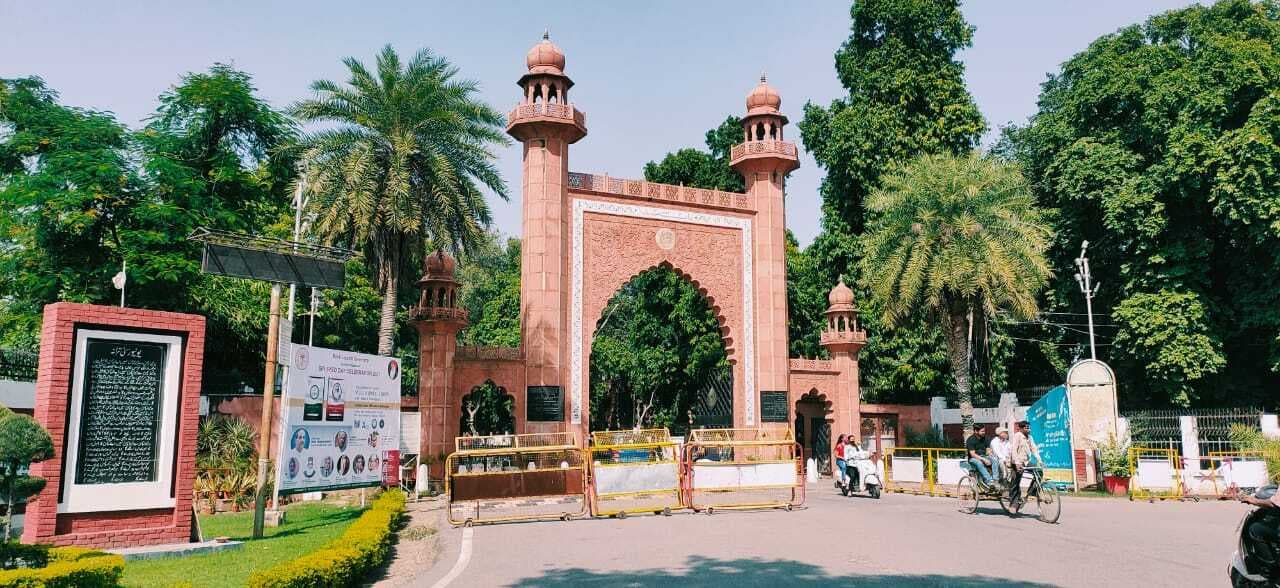 AMU हास्टल में हिन्दू छात्र की पिटाई मामले में अब तक छह गिरफ्तार, फरार छात्र नेता बोला " मुझे फंसाया जा रहा "