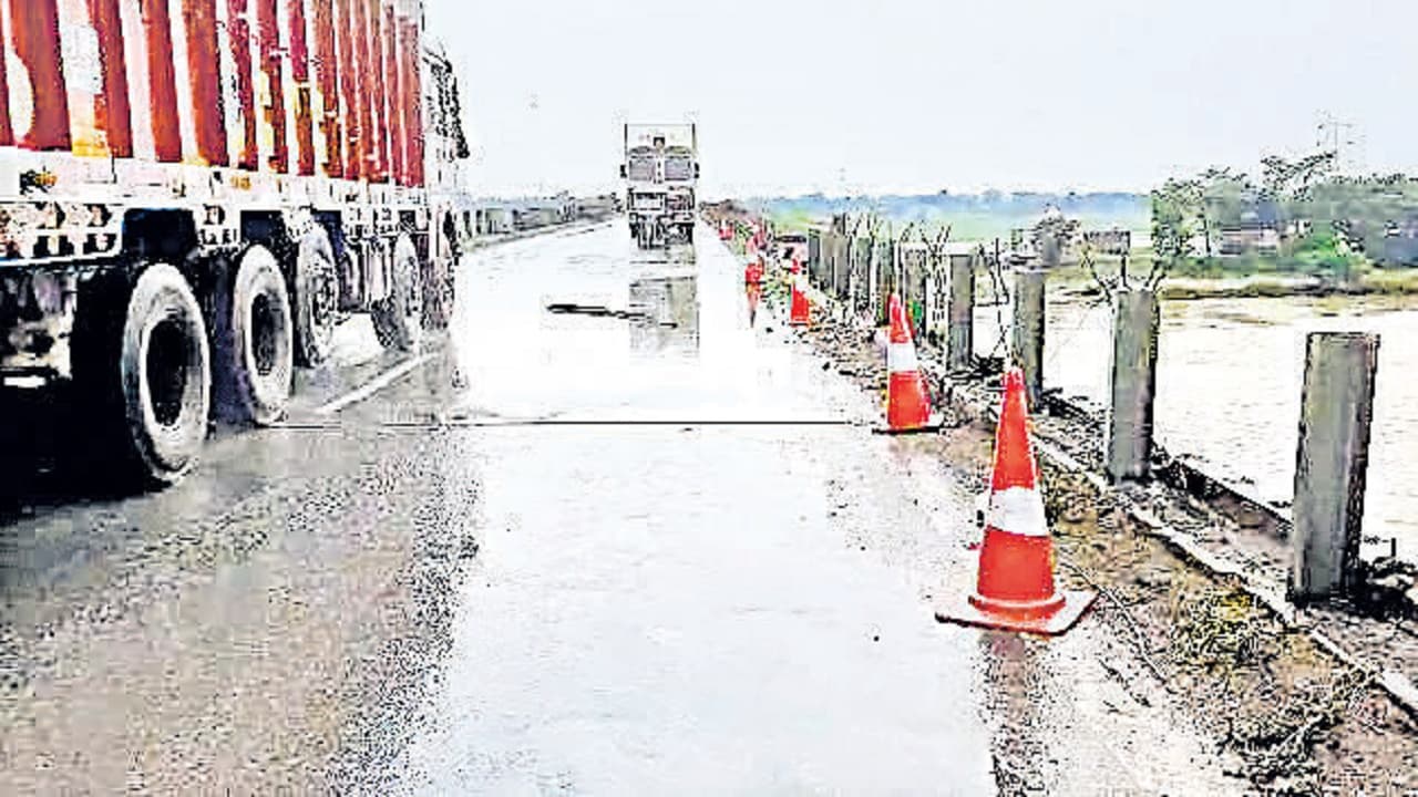 Bihar: गोपालगंज में जिस डुमरिया पुल से गंडक नदी में गिरा कंटेनर, जानें उसे क्यों कहा जाता है मौत का ब्रिज