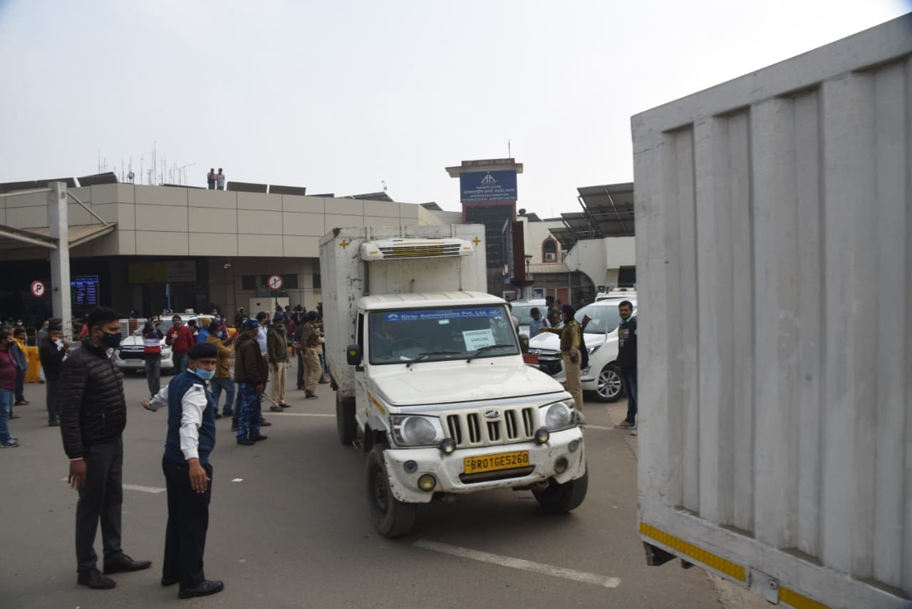 Corona Vaccine की पहली खेप पहुंची पटना,  वैक्सीनेशन लिए रजिस्ट्रेशन का आज अंतिम दिन, 16 जनवरी से लगेगा टीका