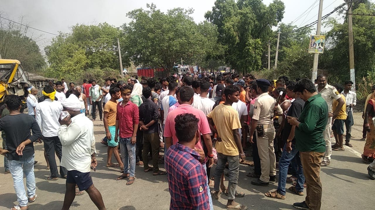 बिहटा में सड़क हादसा, ट्रक ने स्कूटी सवार को रौंदा, मौके पर ही मौत, तीन घंटों तक जाम रही सड़क