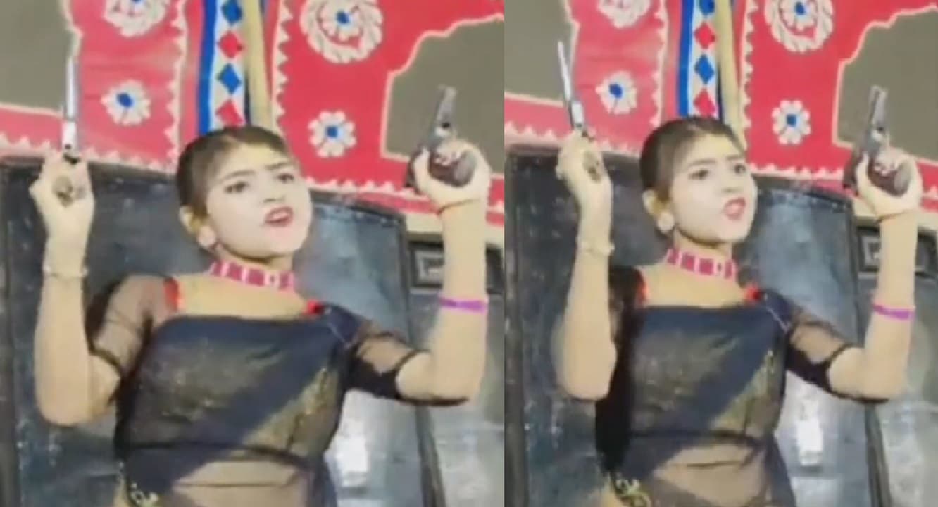 Video Viral: आजमगढ़ में गोरी-गोरी कलाइयों ने लहरायी पिस्टलें, दोनों हाथों में गन लेकर खूब लचकाई कमरियां