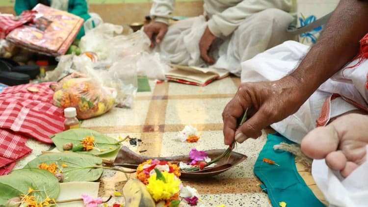 Pitru Paksha 2023: पुरखों को स्मरण करने का वक्त है पितृ पक्ष, पिंडदान और तर्पण के जल से पितर हो जाते है तृप्त