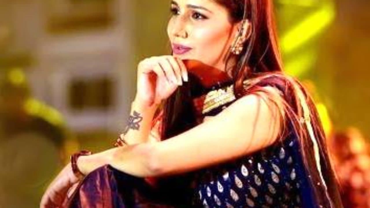 सपना चौधरी ने 'बलम अल्टो' गाने पर लगाए जबरदस्त ठुमके, आप भी देखिए देसी क्वीन का अबतक का सबसे हिट डांस VIDEO