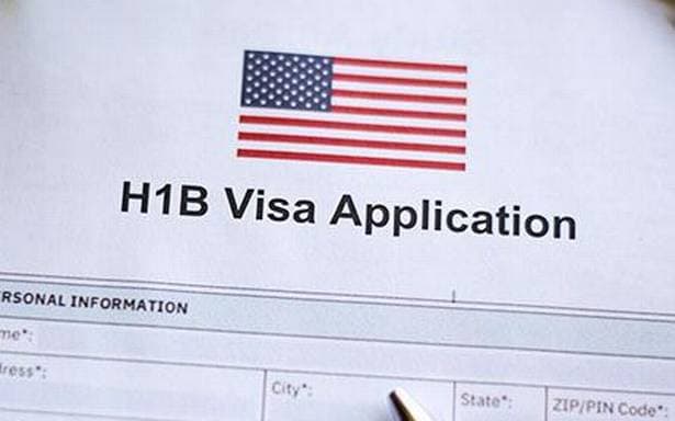 H-1B Visa: डोनाल्ड ट्रंप ने एच-1बी वीजाधारकों को दिया बड़ा झटका, भारतीय को नौकरी पर नहीं रख सकेंगी अमेरिकी एजेंसियां H-1B Visa: डोनाल्ड ट्रंप ने एच-1बी वीजाधारकों को दिया बड़ा झटका, भारतीय को नौकरी पर नहीं रख सकेंगी अमेरिकी एजेंसियां