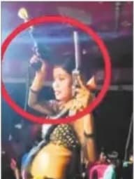 नर्तकी ने पिस्तौल लहराते हुए किया डांस, वीडियो वायरल, एसपी ने दिया वीडियो की जांच करने का आदेश