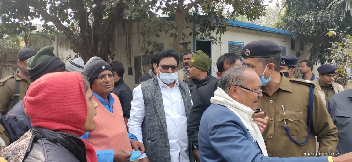 Bihar News: RJD की बैठक से पहले राबड़ी आवास पर हंगामा, सुरक्षाकर्मी और सचिवालय थाना के जवान के बीच हाथापाई!