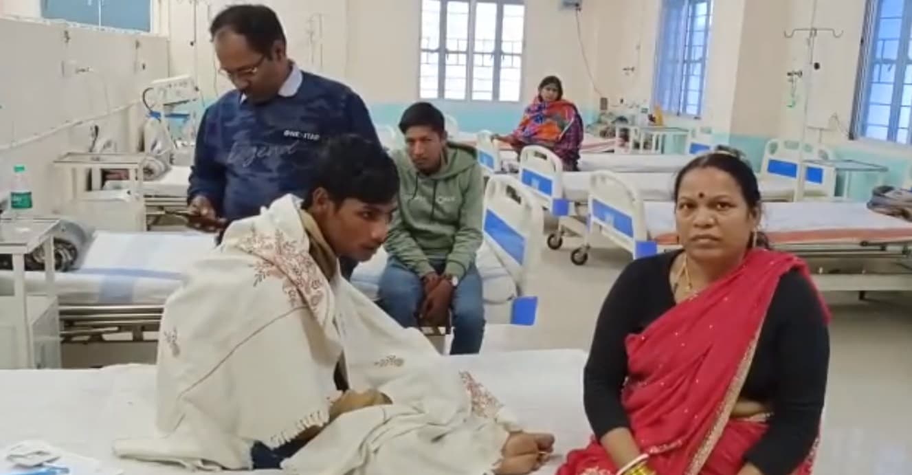 लड़कियों के बीच खुद को अकेला देखकर बेहोश हुआ छात्र, बिहार में इंटर के एग्जाम का आज था पहला दिन