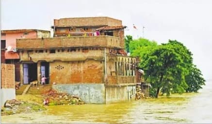 Flood in Bihar : 23 पंचायतों के 50 से अधिक गांवों में घुसा बाढ़ का पानी