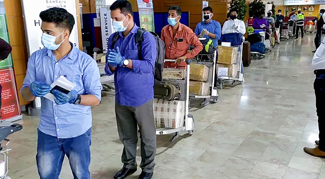 विदेश से आए लोगों को दिल्ली एयरपोर्ट से नोएडा- गाजियाबाद से मिलेंगी बसें और टैक्सी, किराया हवाई जहाज से भी महंगा