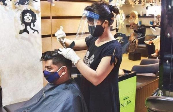 बाल कटाने के लिए आधार कार्ड जरूरी, देश के इस राज्य सरकार ने जारी किया आदेश