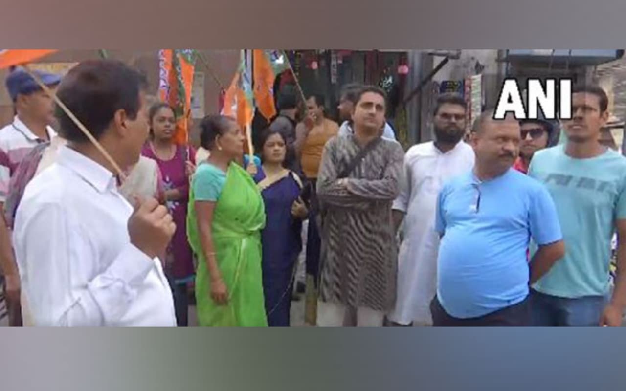 Bengal News: उत्तर बंगाल में कर्फ्यू के बीच भाजपा का विरोध प्रदर्शन, हिरासत में कई बीजेपी कार्यकर्ता